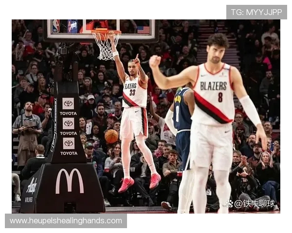 卡马拉三分雨第四记发威开拓者第三节顽强追平比分关键时刻全场沸腾